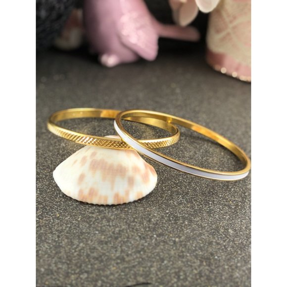 Vintage Monet Bracelets,  White enamel gold tone/ textured gold plated. - Picture 2 of 3